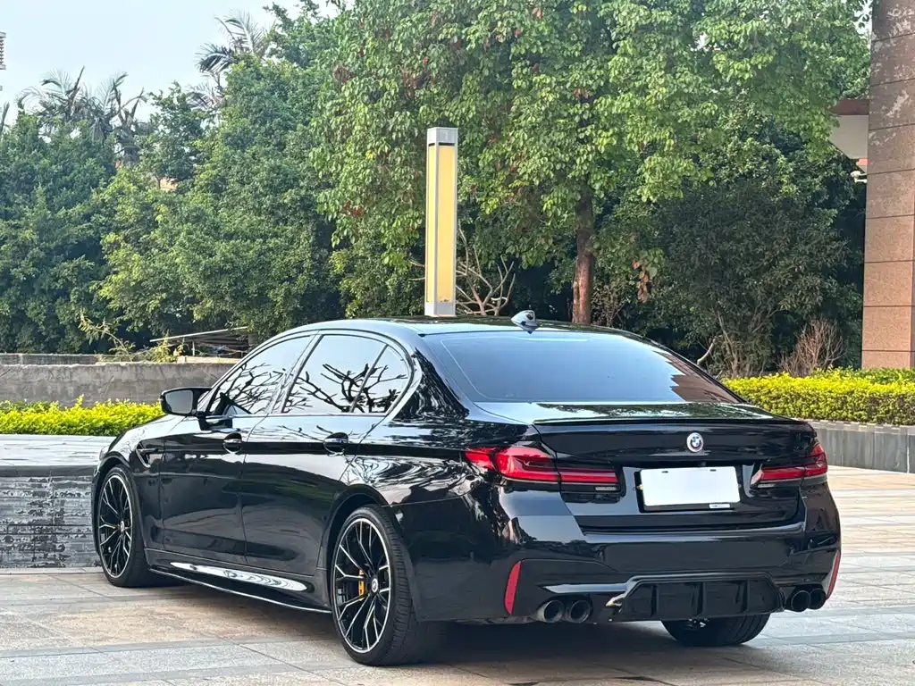 BMW 5 Series 2022 530Li Leading M Sports Package купить на сайте DeffCars