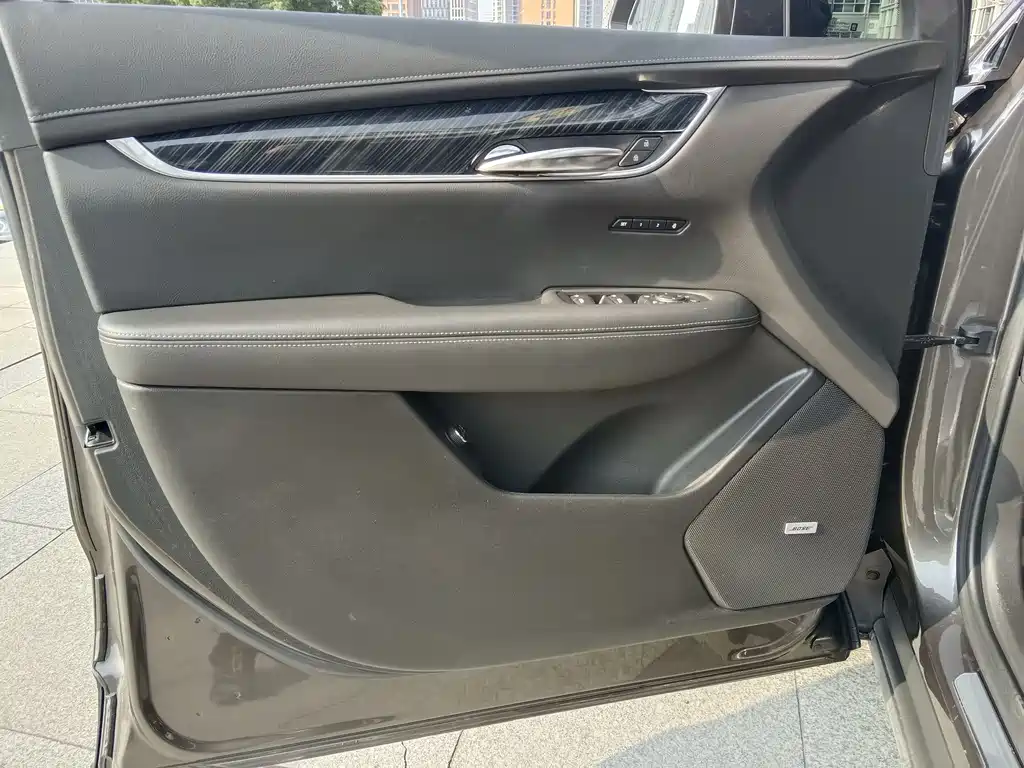 Cadillac XT6 2020 28T six-seat luxury model купить на сайте DeffCars