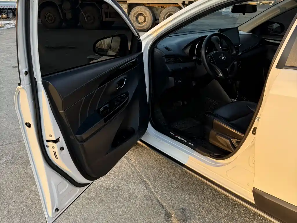 YARiS L Zhixuan 2022 Zhixuan X 1.5L CVT luxury PLUS version купить на сайте DeffCars