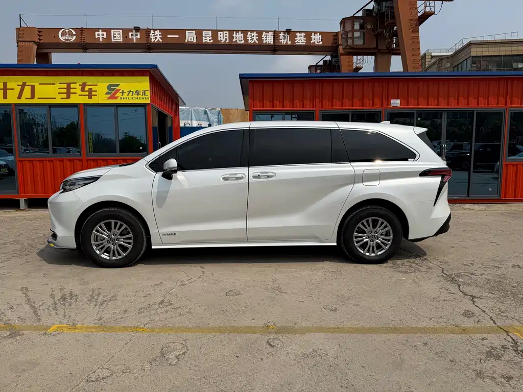 SIENNA 2021 2.5L Hybrid Comfort Edition купить на сайте DeffCars