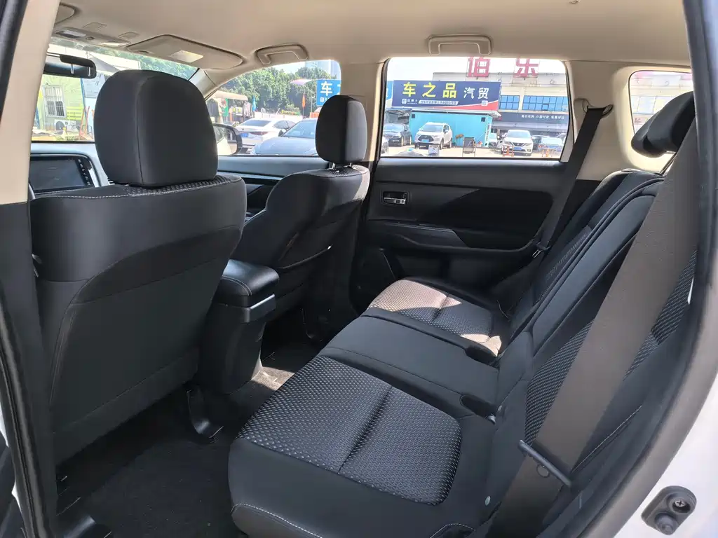 Outlander 2021 facelift 2.0L 2WD smooth version 5 seats купить на сайте DeffCars