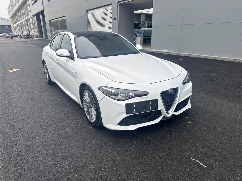 Giulia 2017 2.0T 200HP Deluxe Edition купить на сайте DeffCars