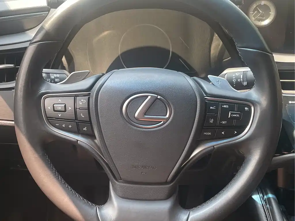 Lexus ES 2023款 200 卓越版 купить на сайте DeffCars