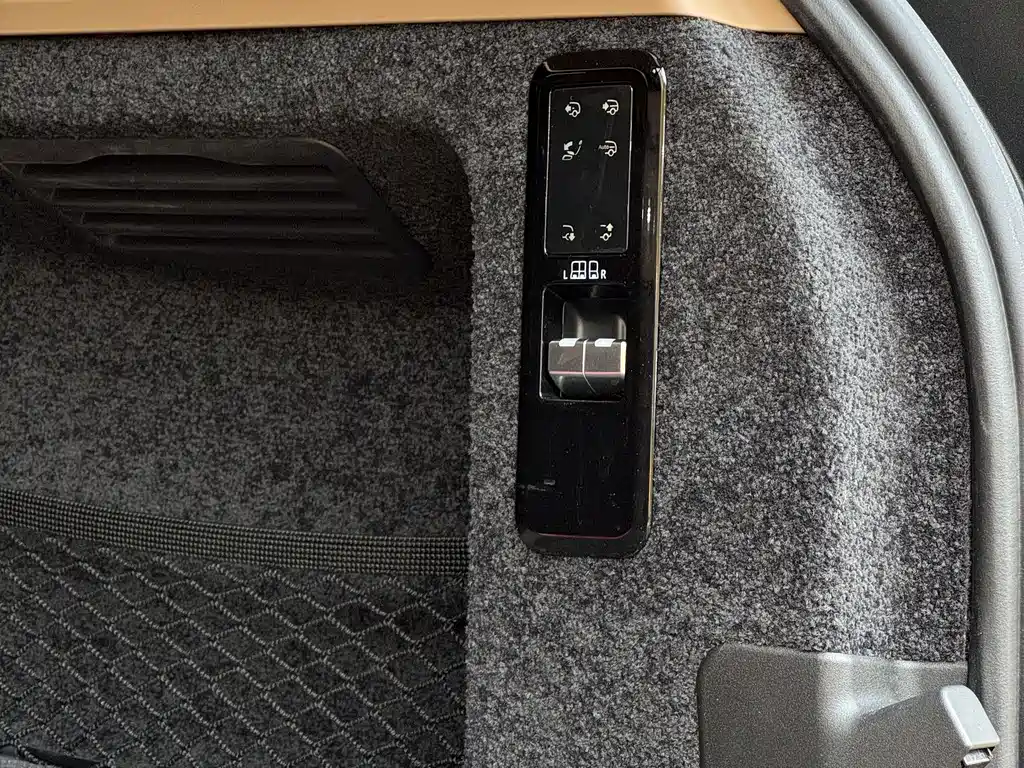 Range Rover 2024 3.0 L6 400PS Genesis Extended Edition купить на сайте DeffCars