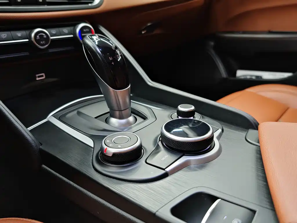 Giulia Juliet 2017 2.0T 280HP Luxury Edition купить на сайте DeffCars