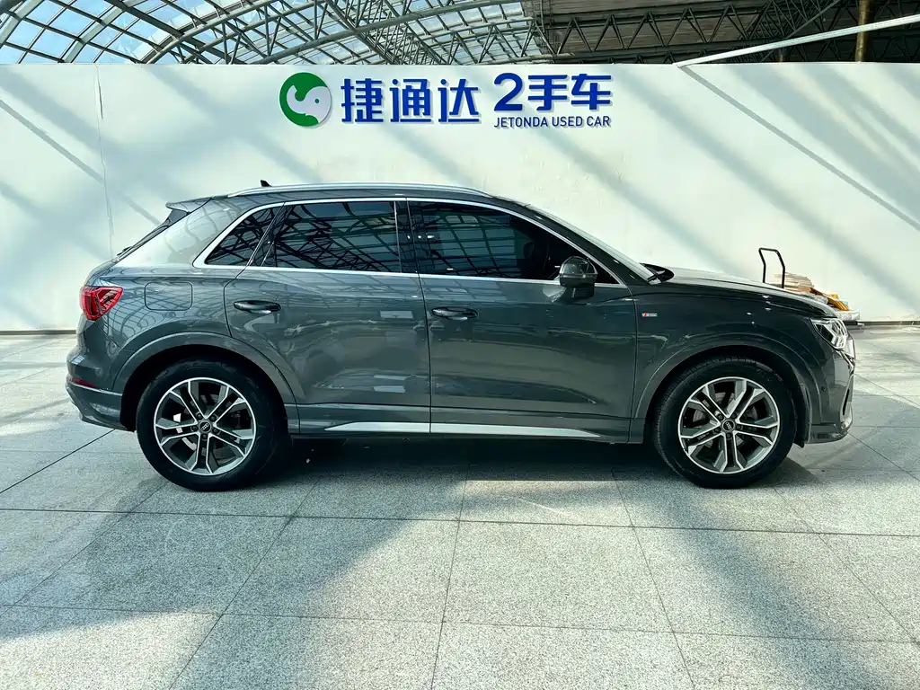 Audi Q3 2022 40 TFSI Fashionable and Dynamic купить на сайте DeffCars