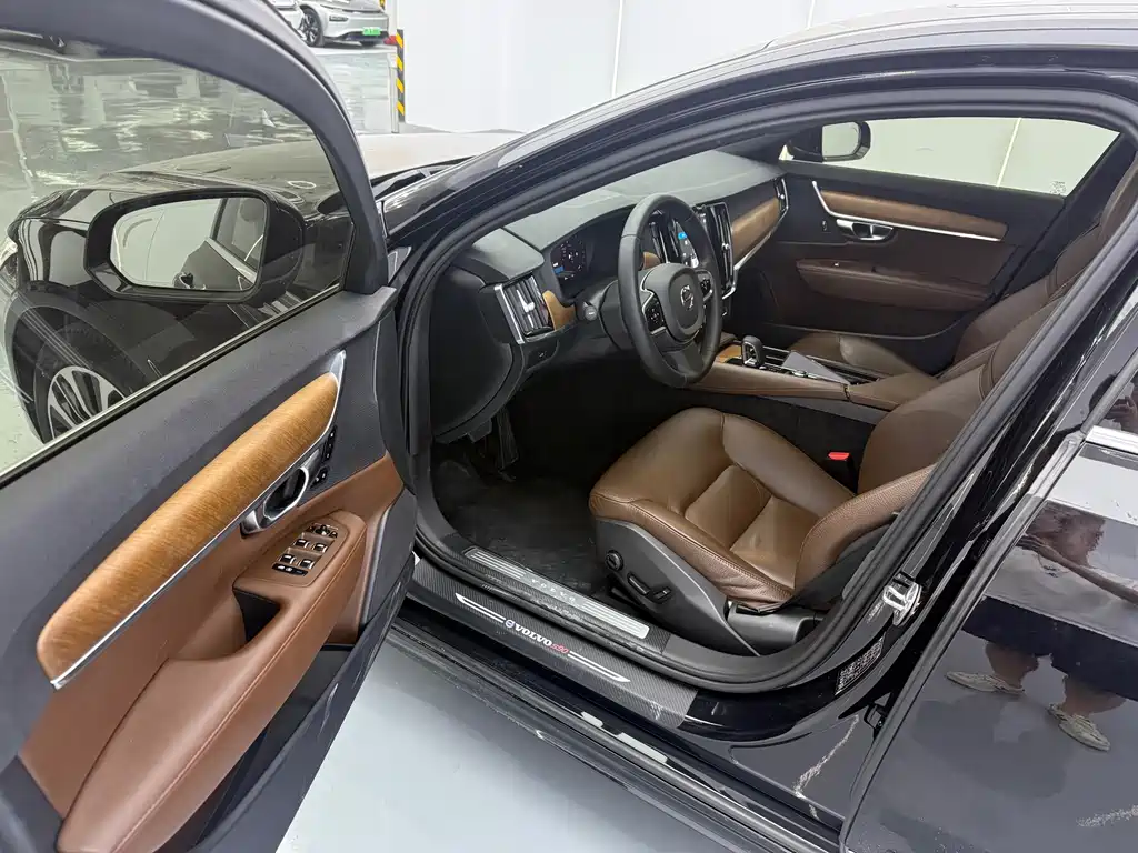 Volvo S90 2023 B5 Zhiyi Luxury Edition купить на сайте DeffCars