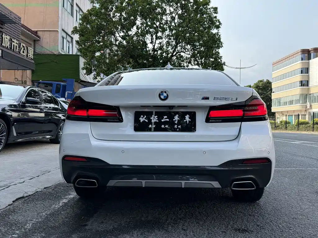 BMW 5 Series 2022 525Li M Sports Package купить на сайте DeffCars