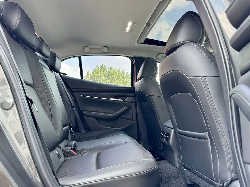 Mazda3 Angkesela 2021 2.0L Automatic Premium Edition купить на сайте DeffCars