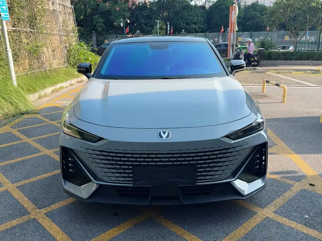 Changan UNI-V 2022 1.5T premium model купить на сайте DeffCars