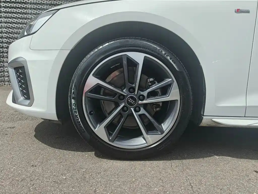 Audi A4L 2024 40 TFSI Fashionable and Dynamic купить на сайте DeffCars