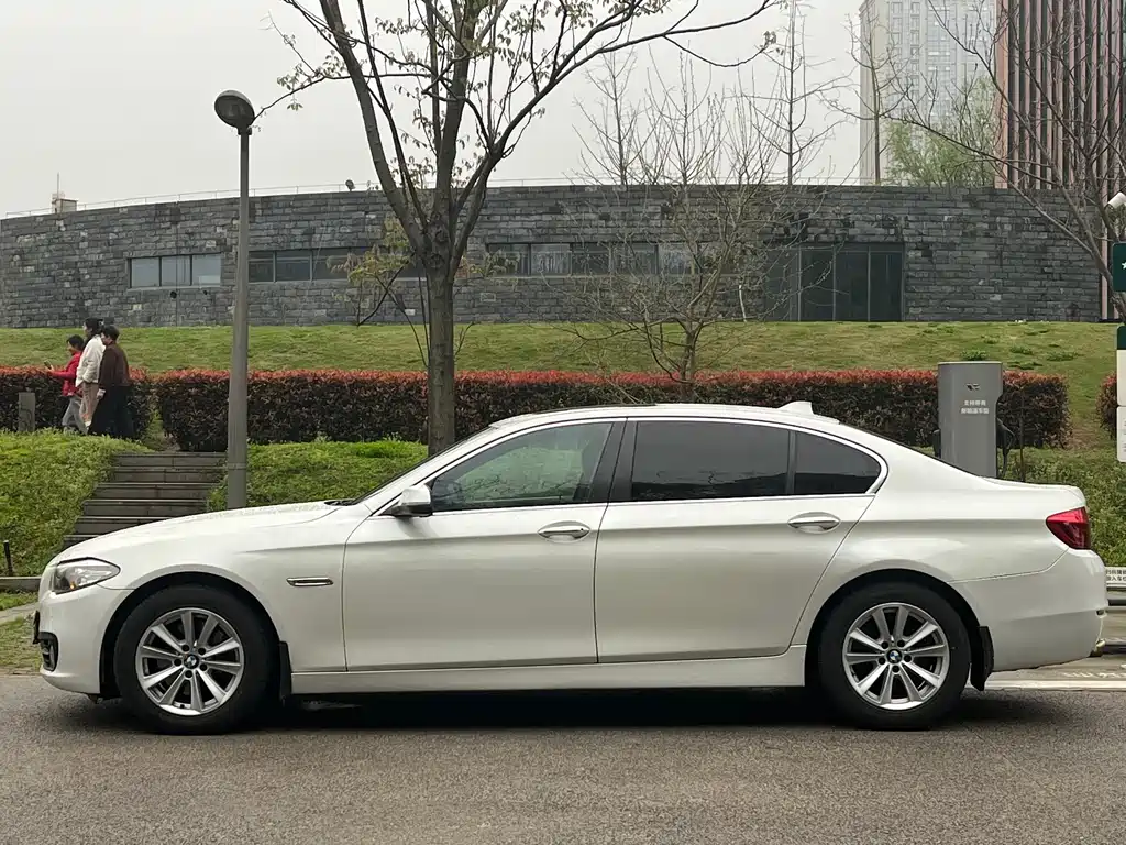 BMW 5 Series 2014 525Li Leading Model купить на сайте DeffCars