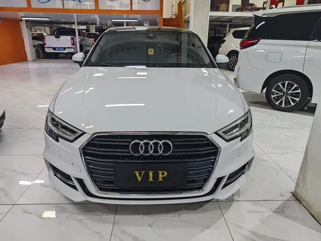 Audi A3 2018 30th Anniversary Limousine 35 TFSI Fashion купить на сайте DeffCars