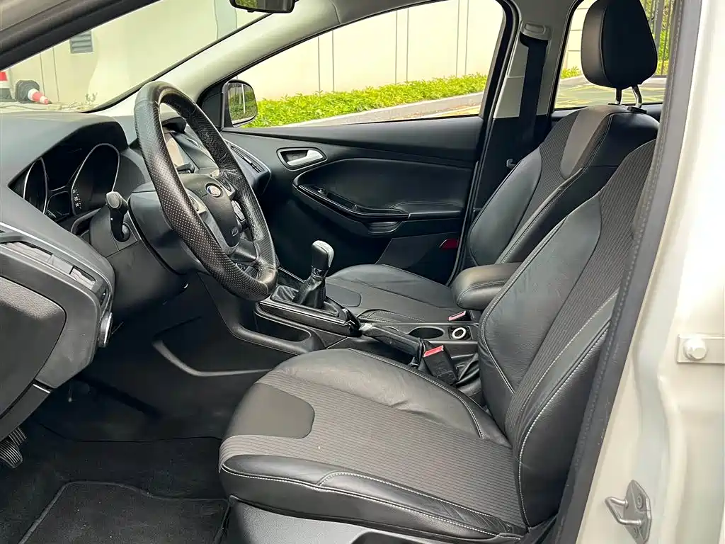 Focus 2012 hatchback 1.6L manual comfort type купить на сайте DeffCars