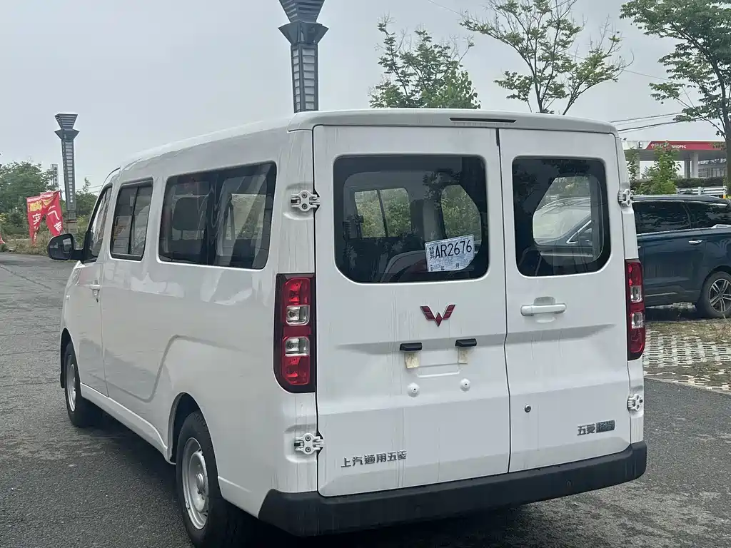 Wuling Yangguang 2024 300km Comfort Bus Version 75kW купить на сайте DeffCars