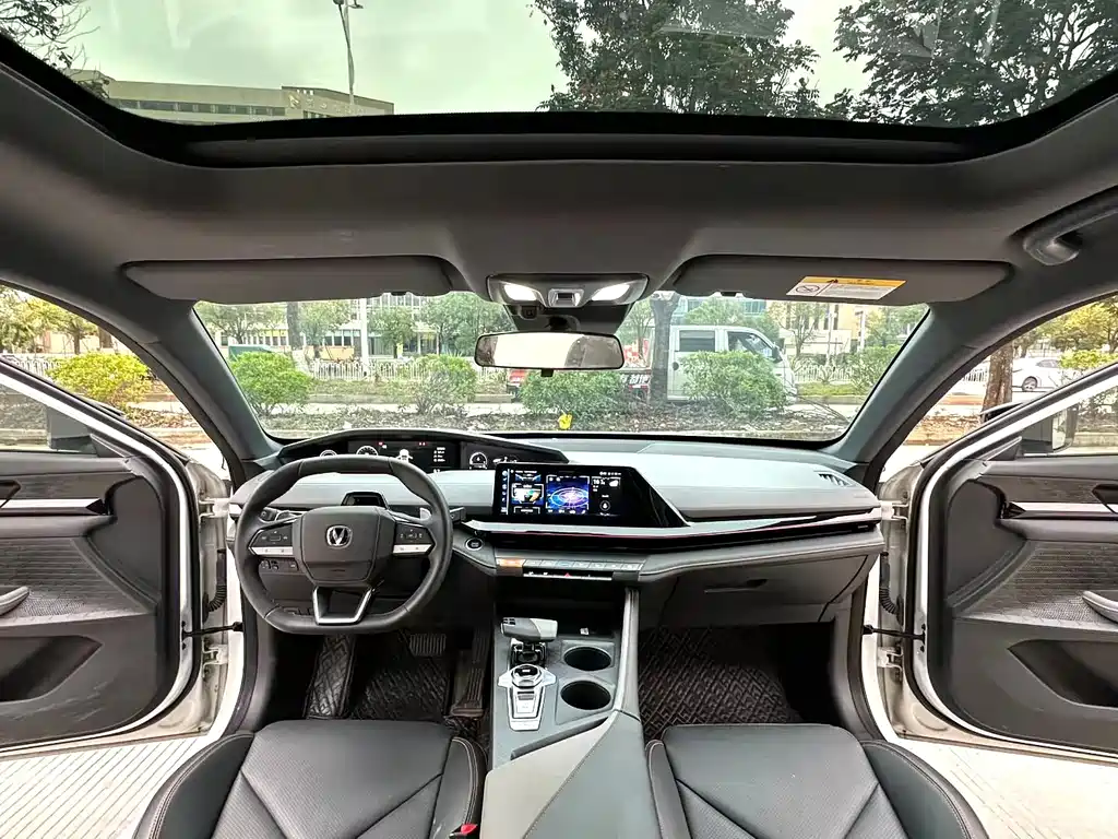Changan UNI-V 2022 1.5T premium model купить на сайте DeffCars