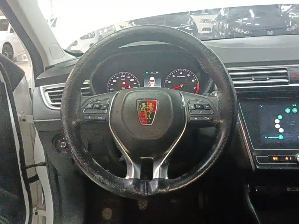 ROEWE i5 2020 1.5L Manual 4G Internet Leading Edition купить на сайте DeffCars