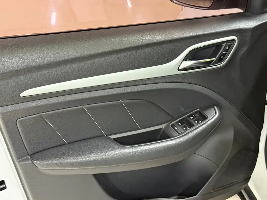 MG ZS 2018 1.5L Manual Deluxe Edition National V купить на сайте DeffCars