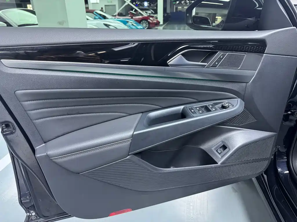 Passat 2023 380TSI Deluxe Edition купить на сайте DeffCars