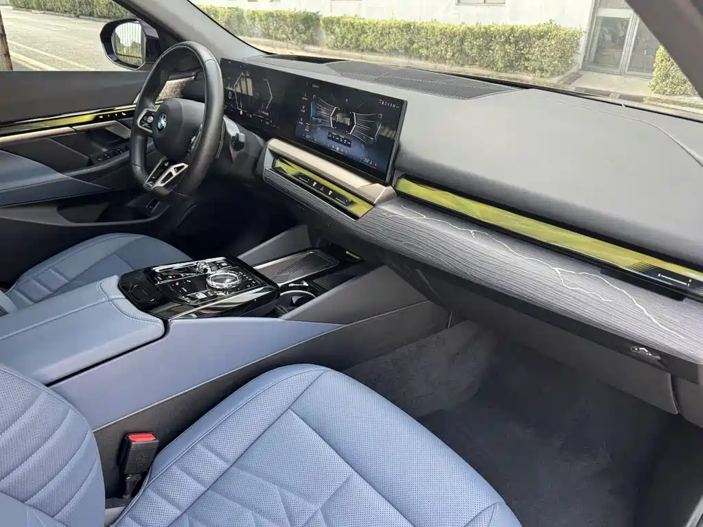BMW 5 Series 2024 530Li Exclusive M Sports Package купить на сайте DeffCars