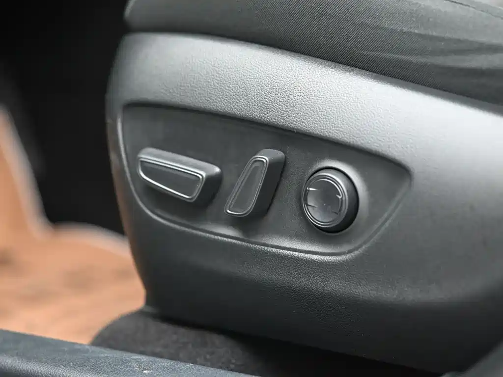RAV4 Rongfang 2020 2.0L CVT two-wheel drive fashion version купить на сайте DeffCars