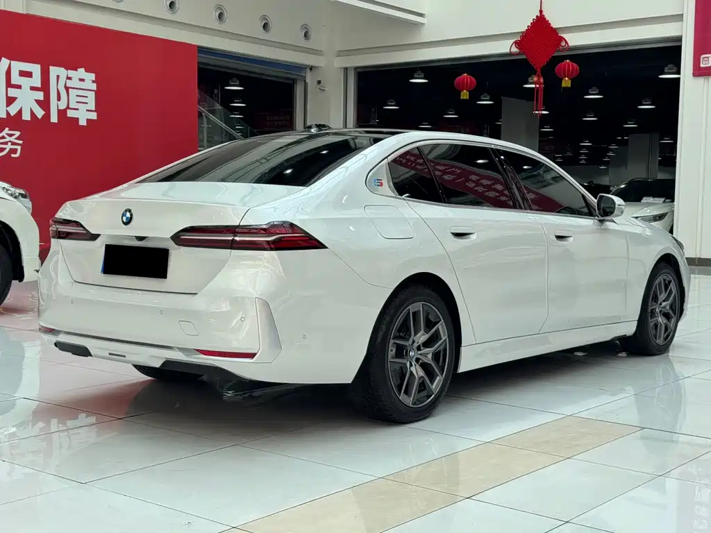 BMW 5 Series 2024 530Li Leading M Sports Package купить на сайте DeffCars