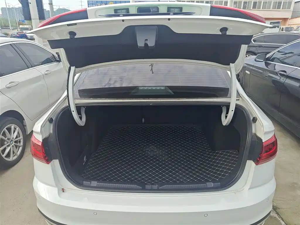 Bora 2025 200TSI DSG Yue Xing Navigation Edition купить на сайте DeffCars
