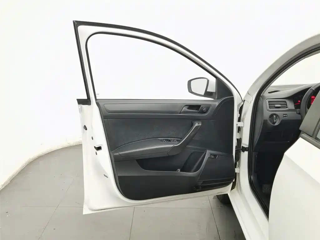 Santana 2019 1.5L Manual Fashion Edition National VI купить на сайте DeffCars