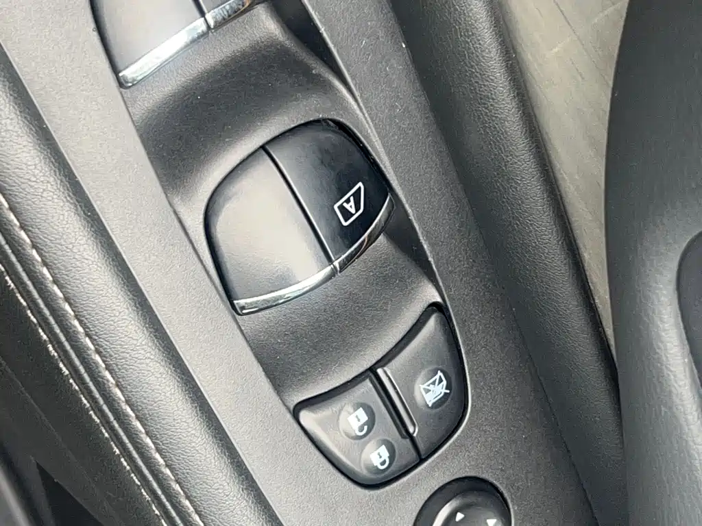 Loulan 2019 2.5 S/C HEV XL 4WD Hybrid Intelligent Premium Edition National VI купить на сайте DeffCars