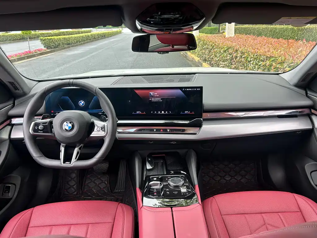 BMW 5 Series 2025 530Li Leading M Sports Package купить на сайте DeffCars