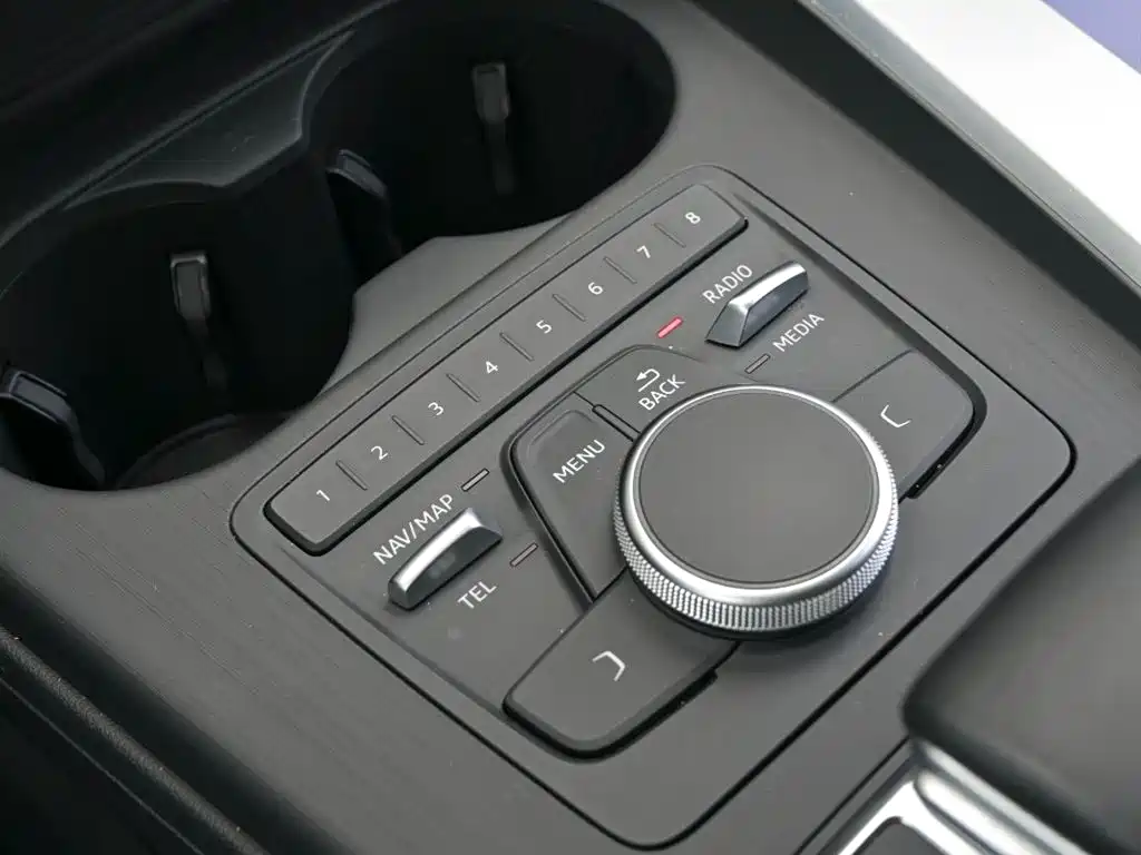 Audi A4L 2017 40 TFSI Fashion Type купить на сайте DeffCars