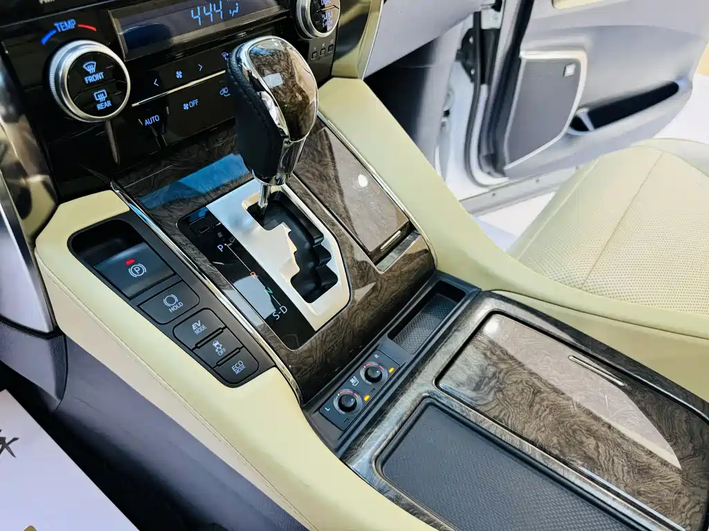 Wilfa 2021 Crown Dual Engine 2.5L HV Premium Edition купить на сайте DeffCars