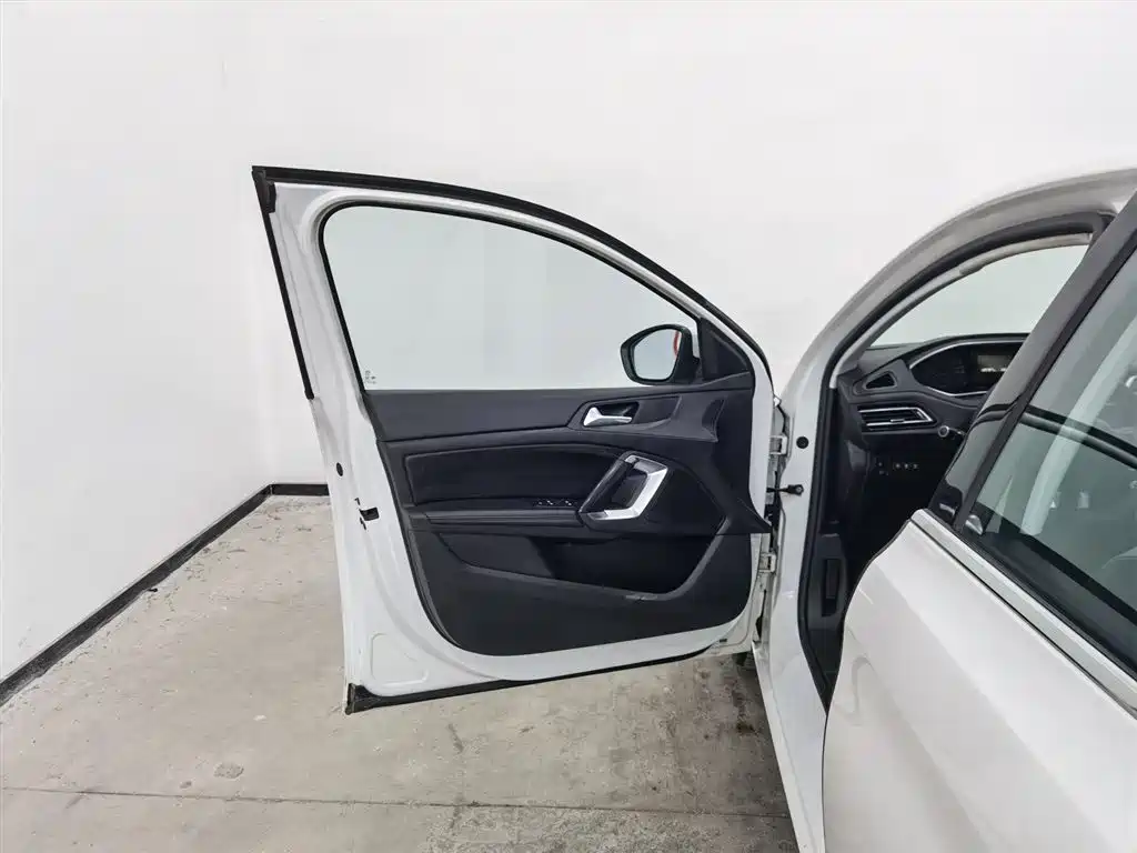 Peugeot 308 2016 1.6L automatic luxury version купить на сайте DeffCars