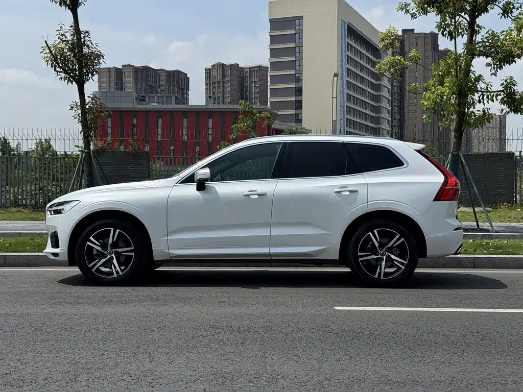 Volvo XC60 2019 T5 4WD Zhiyuan Edition National V купить на сайте DeffCars