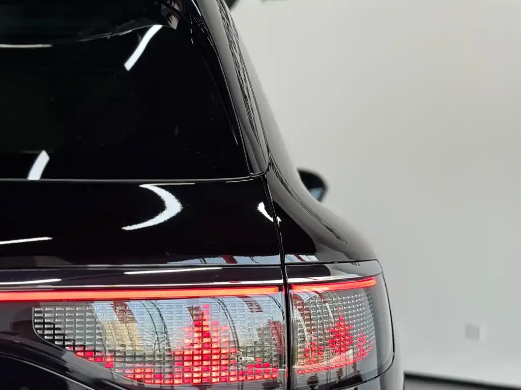 Wenjie M8 2025 extended range Max+ version 53.4kWh 6-seater version 192-line lidar) купить на сайте DeffCars