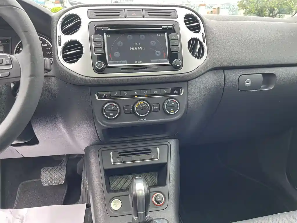 Tiguan 2016 300TSI automatic four-wheel drive luxury version купить на сайте DeffCars