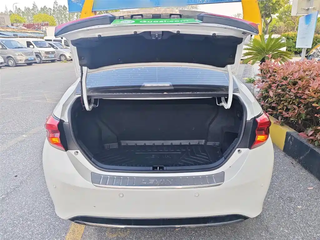 Ralink Shuangqing E+ 2019 1.8PH GS E-CVT Elite Sunroof Edition купить на сайте DeffCars