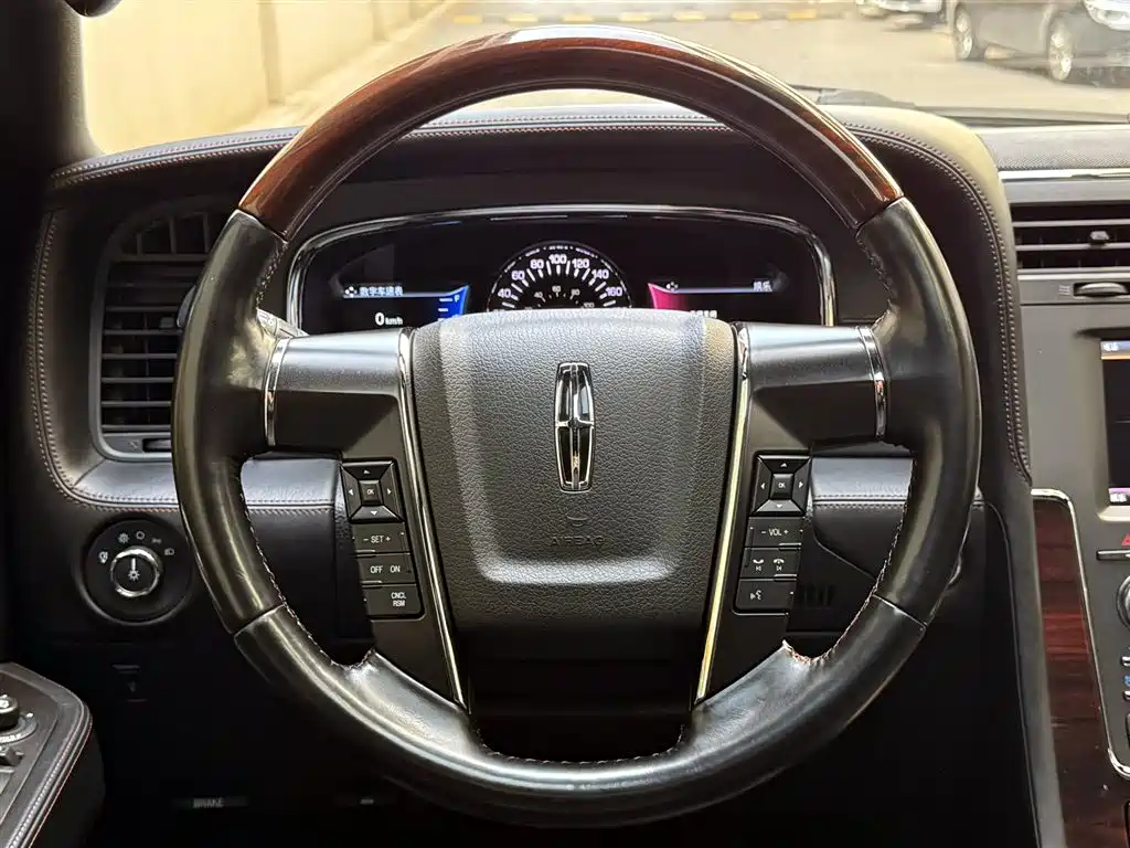 Navigator 2016 3.5T AWD купить на сайте DeffCars