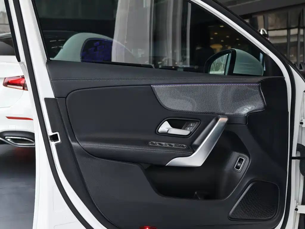 Mercedes-Benz A-Class 2022 Facelift A 200 L Sports Sedan Fashionable купить на сайте DeffCars