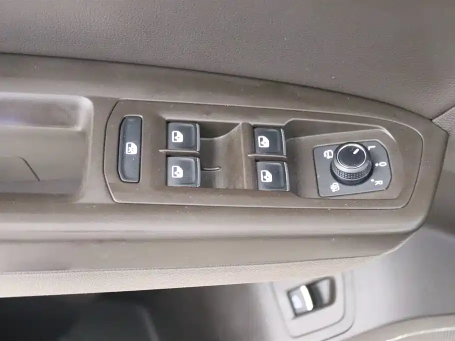 Touron 2017 380TSI four-wheel drive flagship version купить на сайте DeffCars
