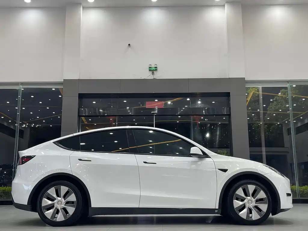 Model Y 2022款 改款 后轮驱动版 купить на сайте DeffCars