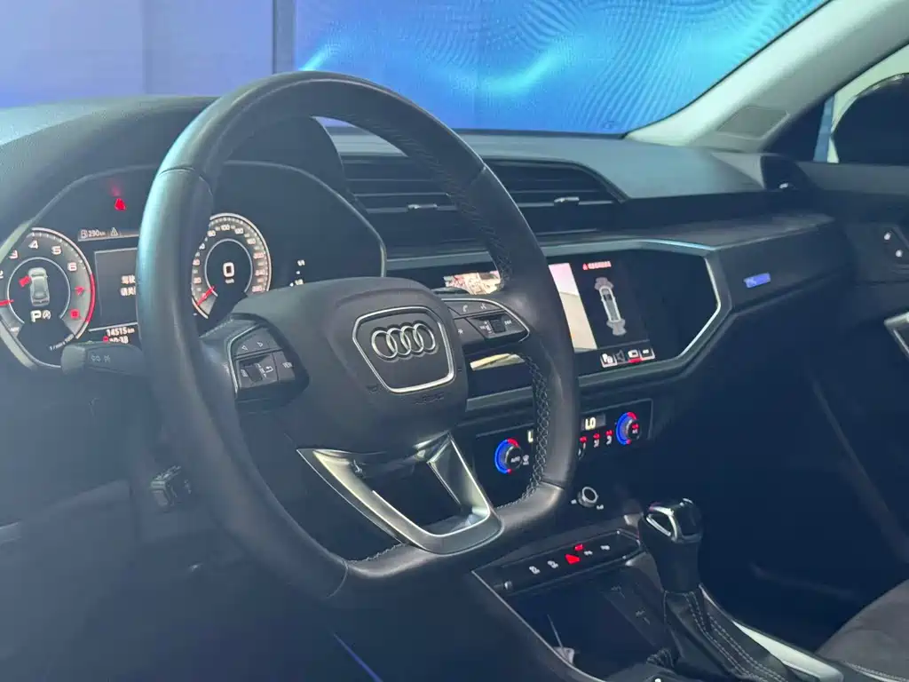 Audi Q3 2022 35 TFSI Fashionable and Dynamic купить на сайте DeffCars