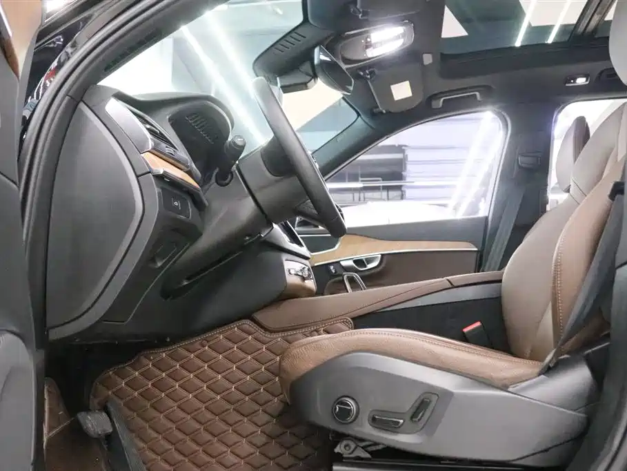 Volvo XC90 2024 B5 Smart Deluxe Edition 5-seater купить на сайте DeffCars