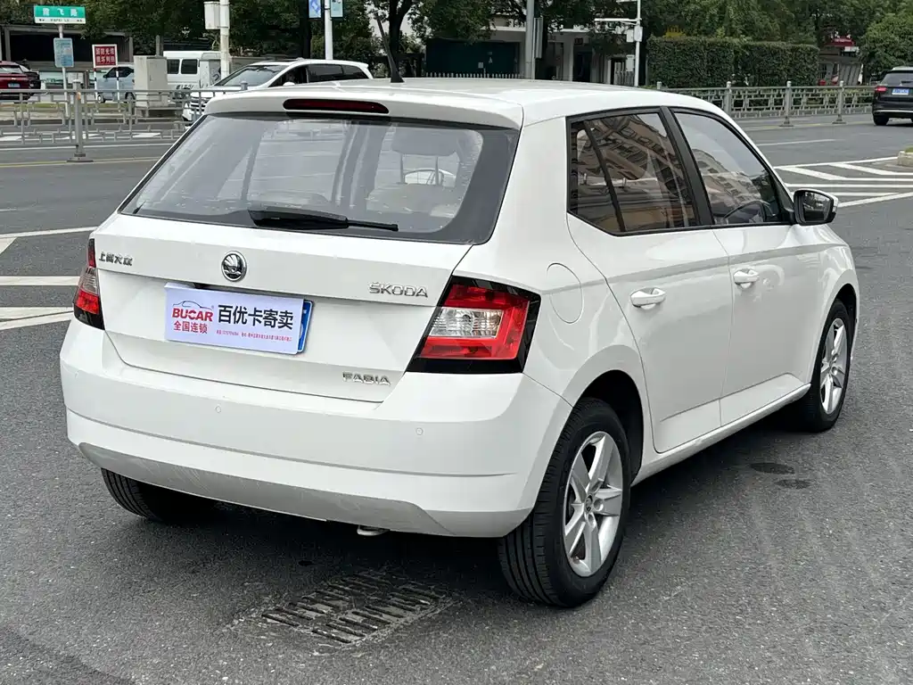 Fabia 2015 1.4L automatic version купить на сайте DeffCars