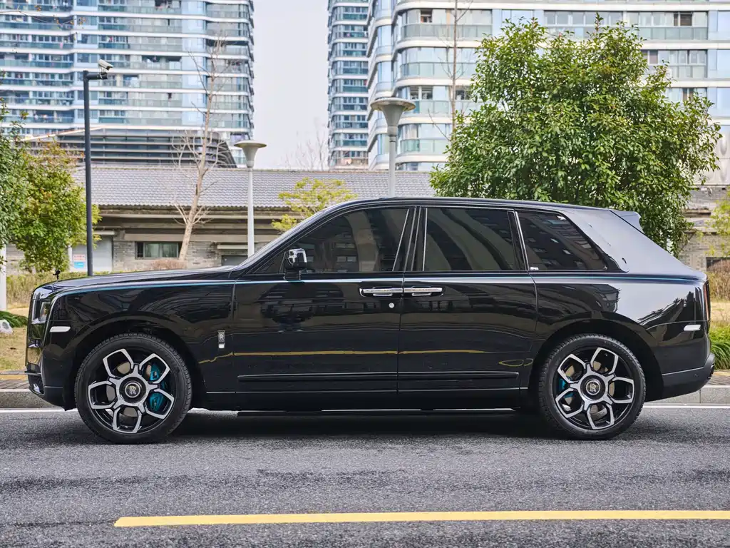 Cullinan 2020 Black Badge купить на сайте DeffCars