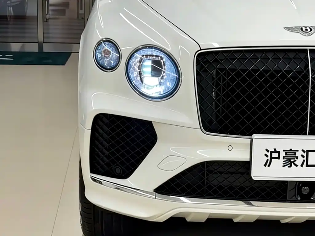 Bentayga 2024 4.0T V8 купить на сайте DeffCars