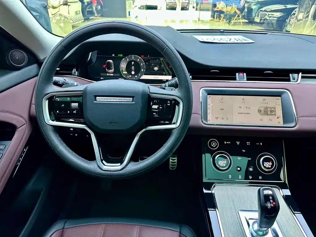 Range Rover Evoque New Energy 2023 Evoque L P300e plug-in electric hybrid version купить на сайте DeffCars