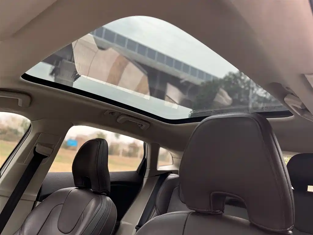 Volvo V40 2016 T3 Zhiya Edition купить на сайте DeffCars