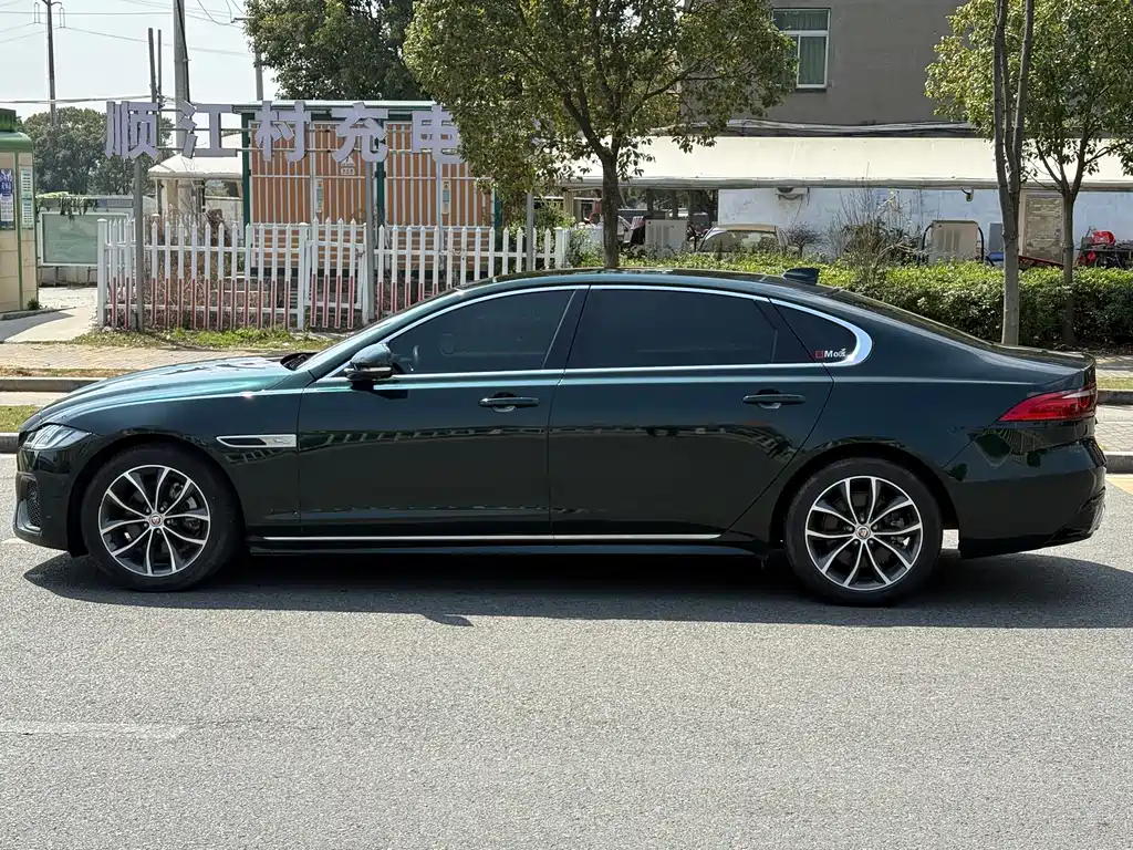 Jaguar XFL 2023 XFL 2.0T P250 two-wheel drive elite sports version купить на сайте DeffCars
