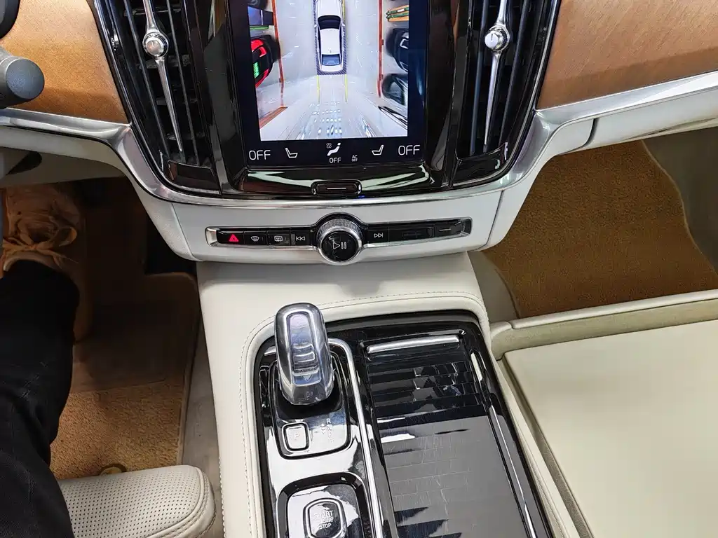 Volvo S90 Plug-in Hybrid 2019 T8 E-Drive Hybrid Honor Edition 3 Seats National VI купить на сайте DeffCars
